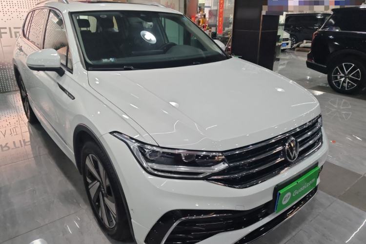 Used Volkswagen Tiguan L 2023 Facelifted 380TSI Automatic All-Wheel Drive R-Line Plus Version 7-Seater
