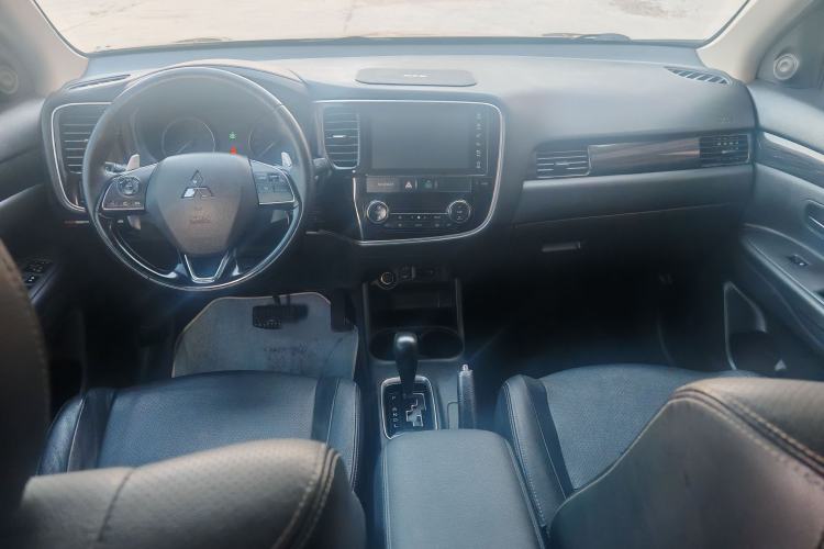Used Mitsubishi Outlander 2016 2.4L 4x4 Elite Edition 5 Seats
