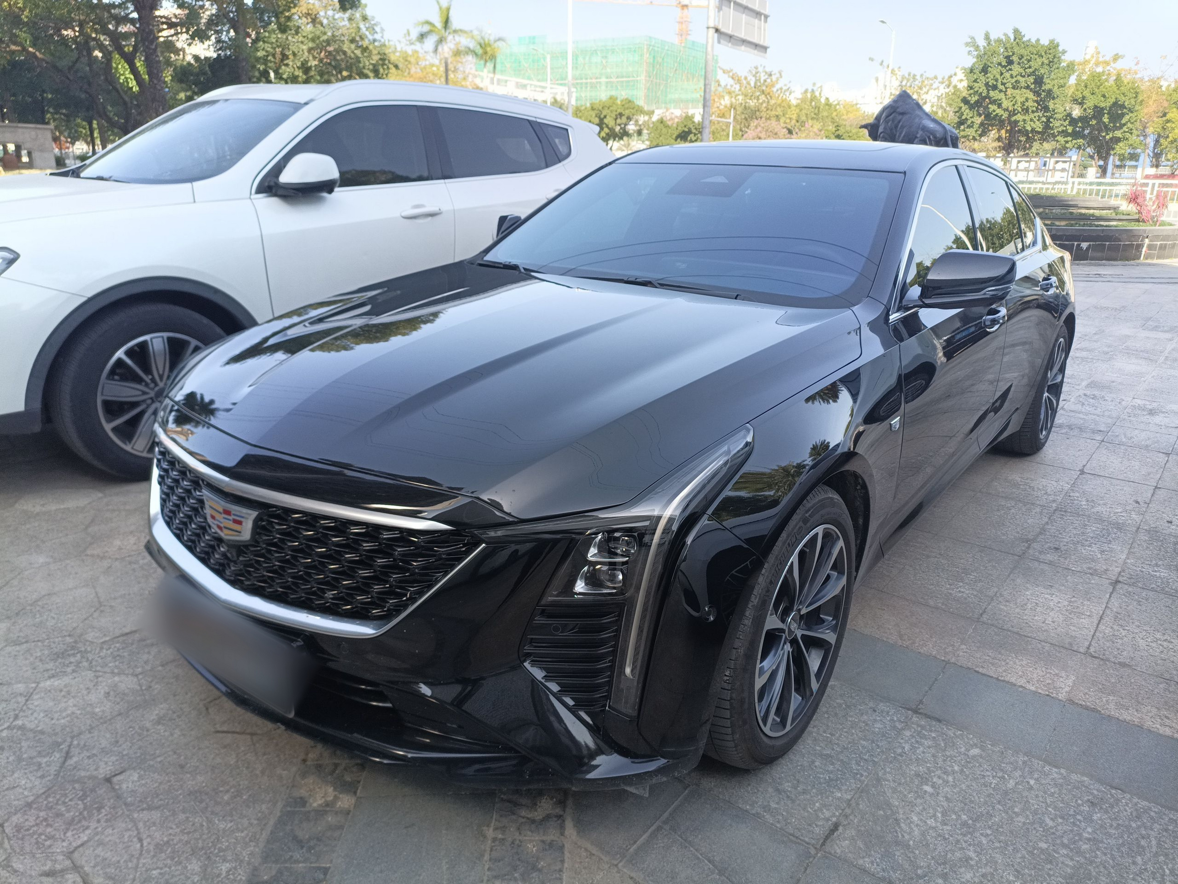 Под передней частью автомобиля