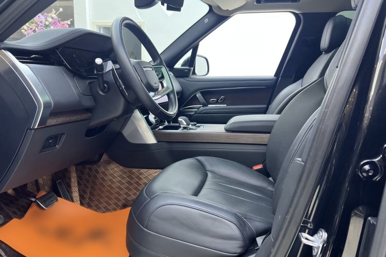 Used Land Rover Range Rover 2023 3.0 L6 360 PS Grand Edition
