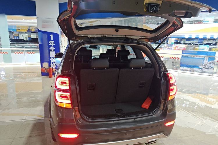 Used Chevrolet Captiva 2015 2.4L 4x4 Flagship Edition 7-Seater
