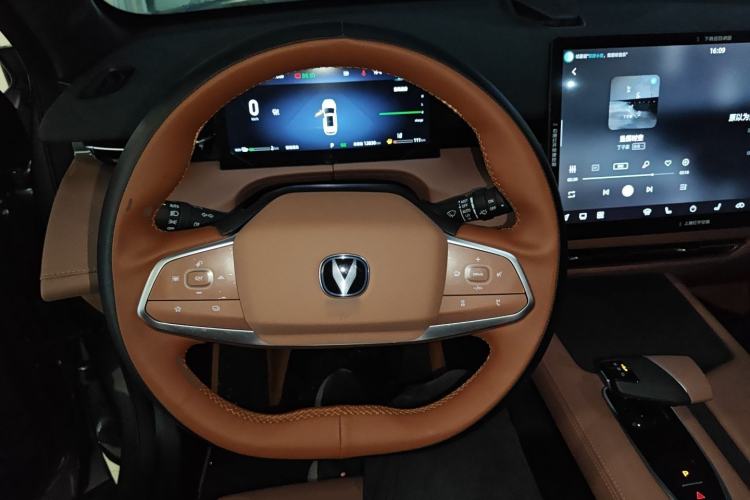 Used Changan UNI-Z New Energy 2024 Blue Whale Smart Electric iDD 125km Beyond Edition
