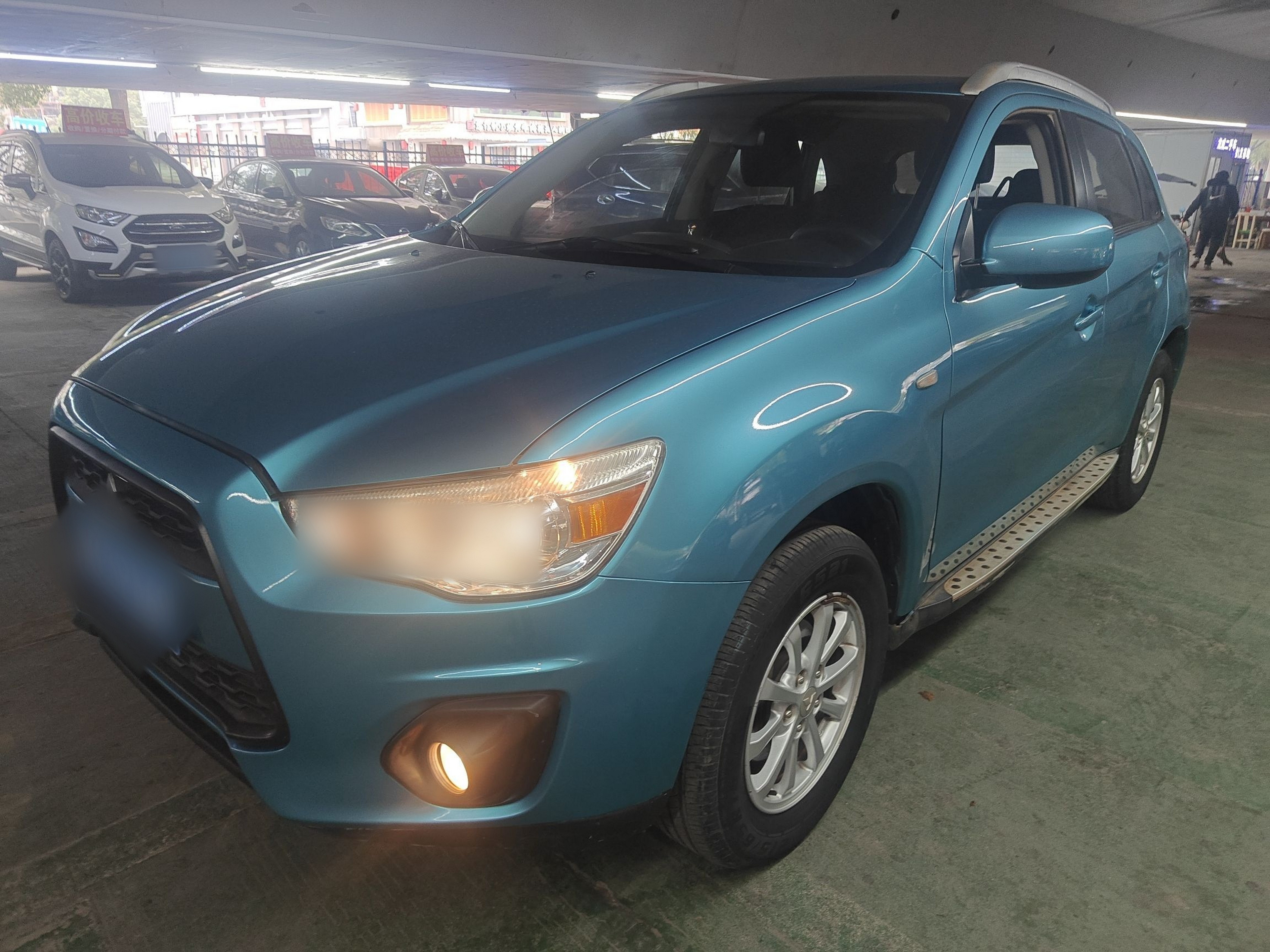 Под передней частью автомобиля