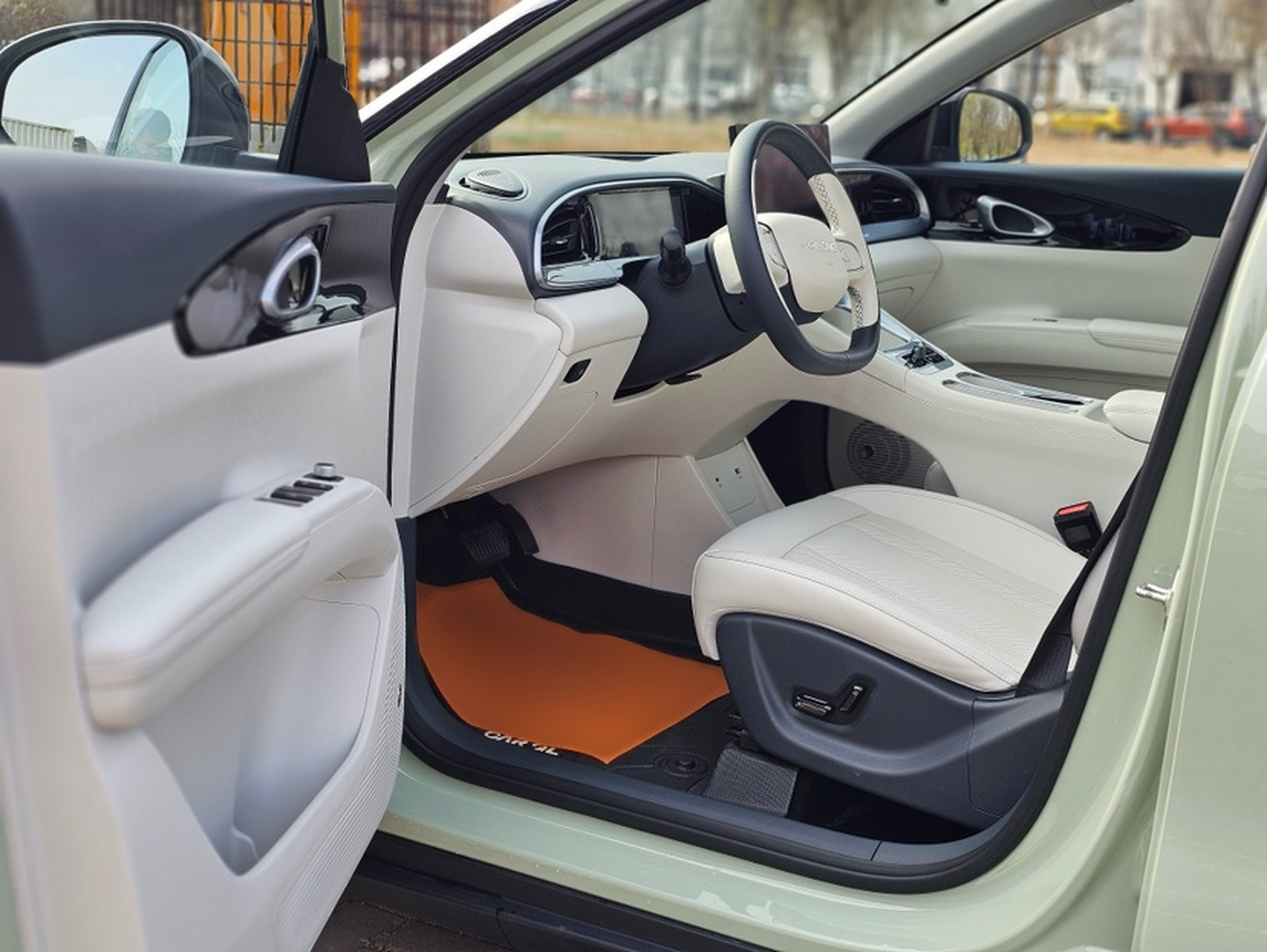 Переднее сиденье в автомобиле