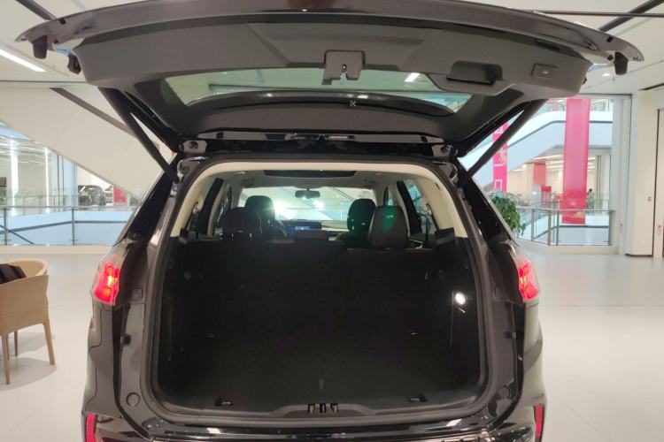 Used Ford Edge 2021 PLUS EcoBoost 245 Two-Wheel-Drive Platinum Edition 5 Seats
