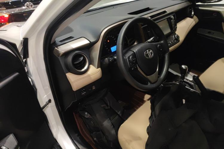 Used Toyota RAV4 2015 2.0L CVT Two-Wheel Drive Fashion Edition