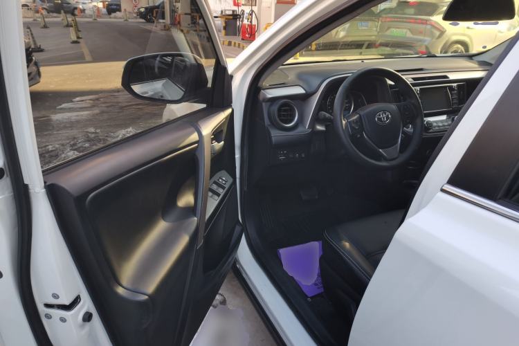 Used Toyota RAV4 2016 2.0L CVT Two-Wheel Drive Comfort Edition China V Standard
