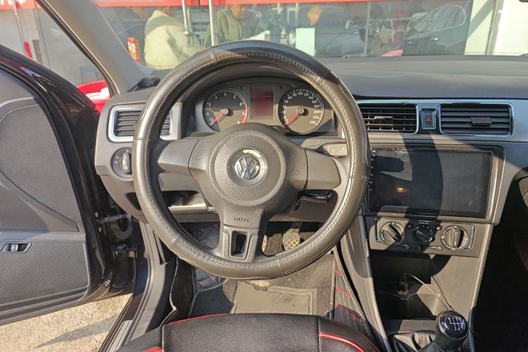 Used Volkswagen Santana 2015 1.6L Manual Comfort Edition