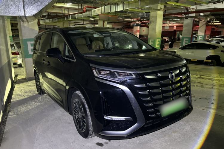 Used Denza D9 2022 DM-i 1040 Prestige Model
