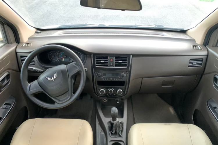 Used Wuling Rongguang V 2018 1.5L Standard Version
