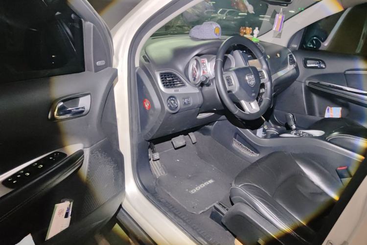 Used Dodge Journey 2013 2.4L Two-Wheel Drive Luxury Version