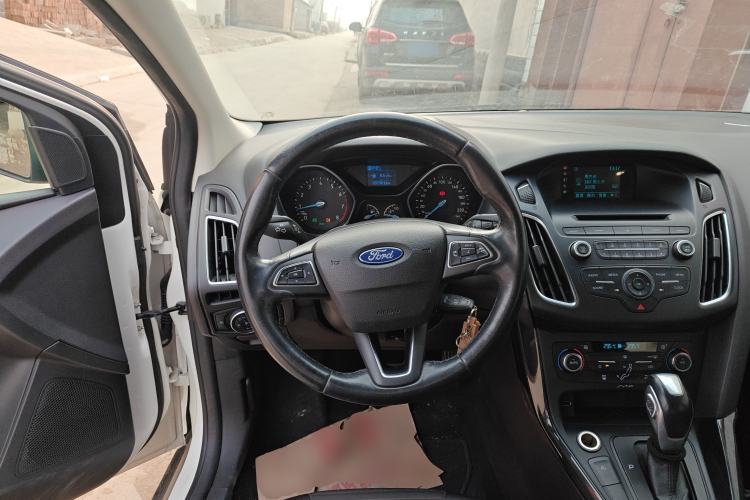 Used Ford Focus 2015 Hatchback EcoBoost 125 Automatic Supreme Style Edition
