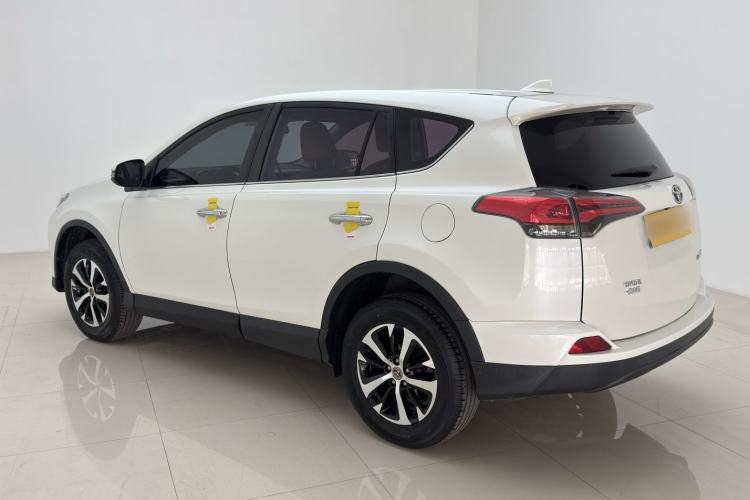 Used Toyota RAV4 2016 2.0L CVT Two-Wheel Drive Fashion Edition China V Standard

