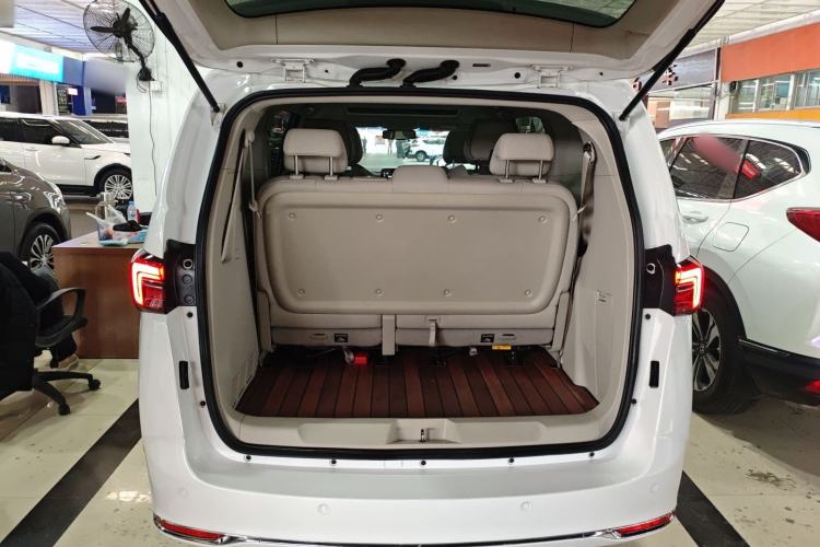 Used Buick GL8 2021 Land Cruiser Executive Class 652T Luxury Model