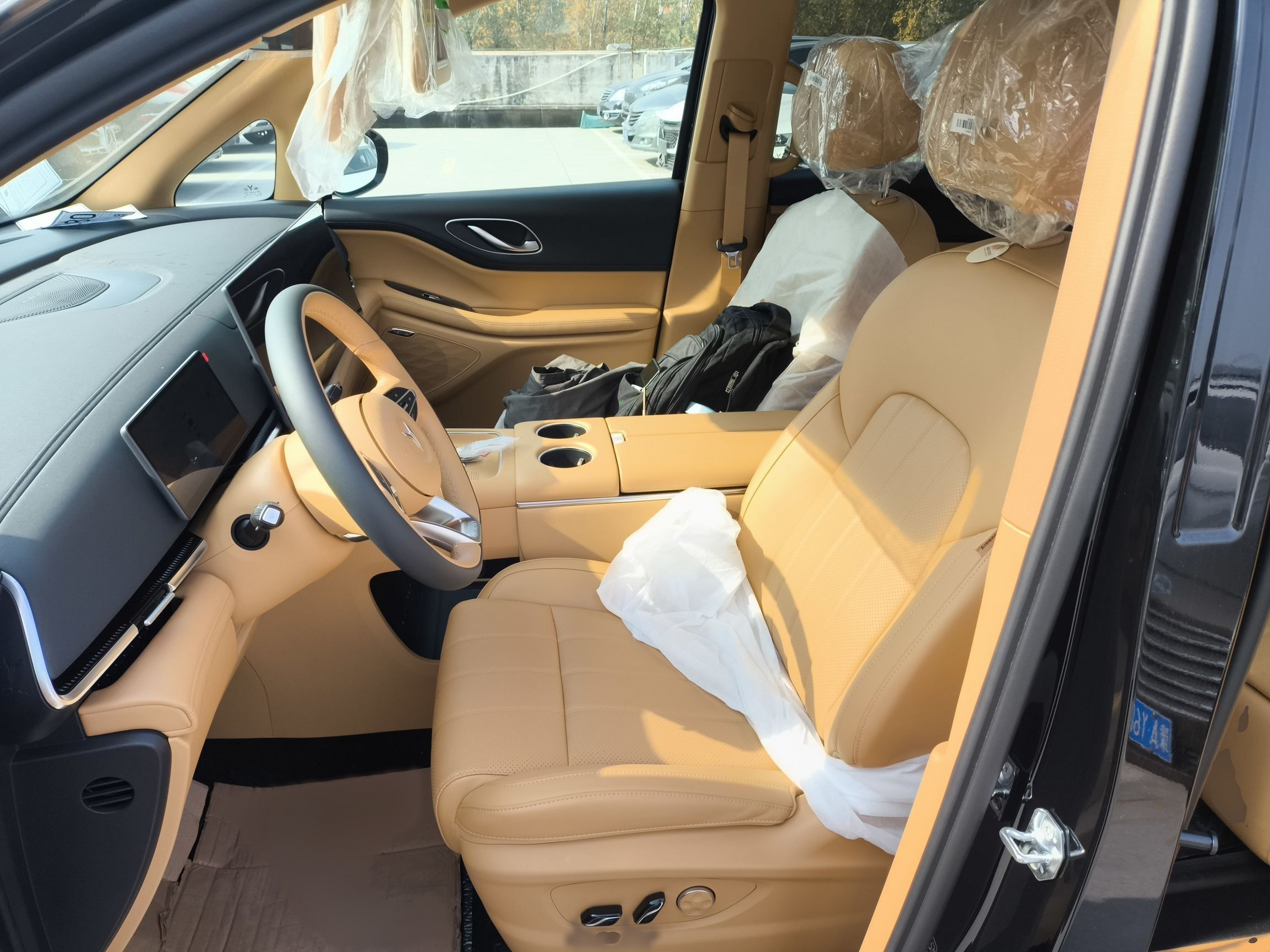 المقاعد الأمامية داخل السيارة