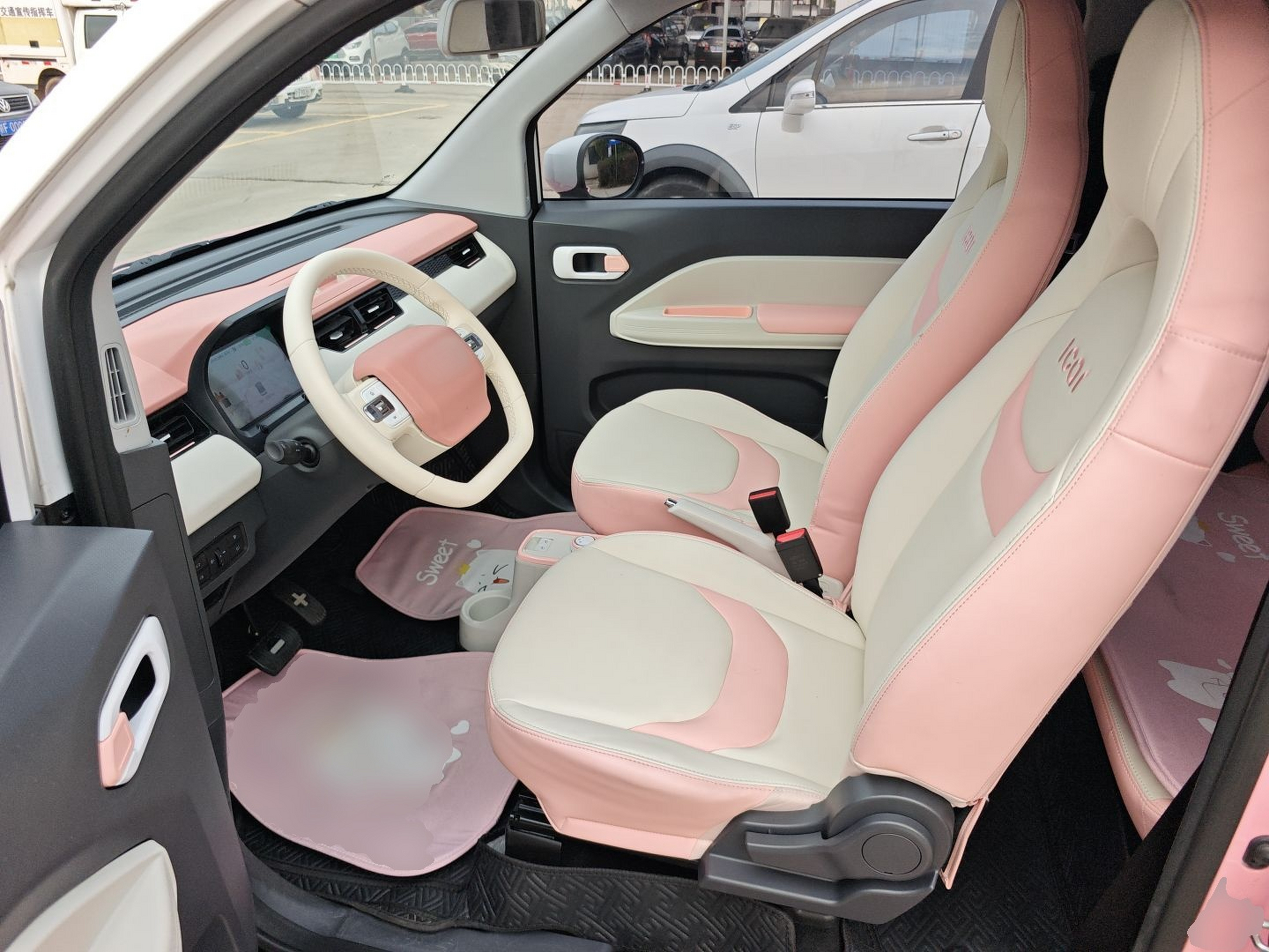 Переднее сиденье в автомобиле