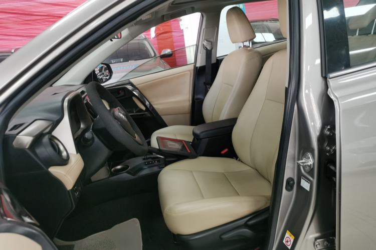 Used Toyota RAV4 2015 2.0L CVT Two-Wheel Drive Fashion Edition