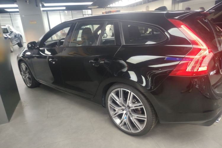 Used Volvo V60 2017 2.0T Polestar

