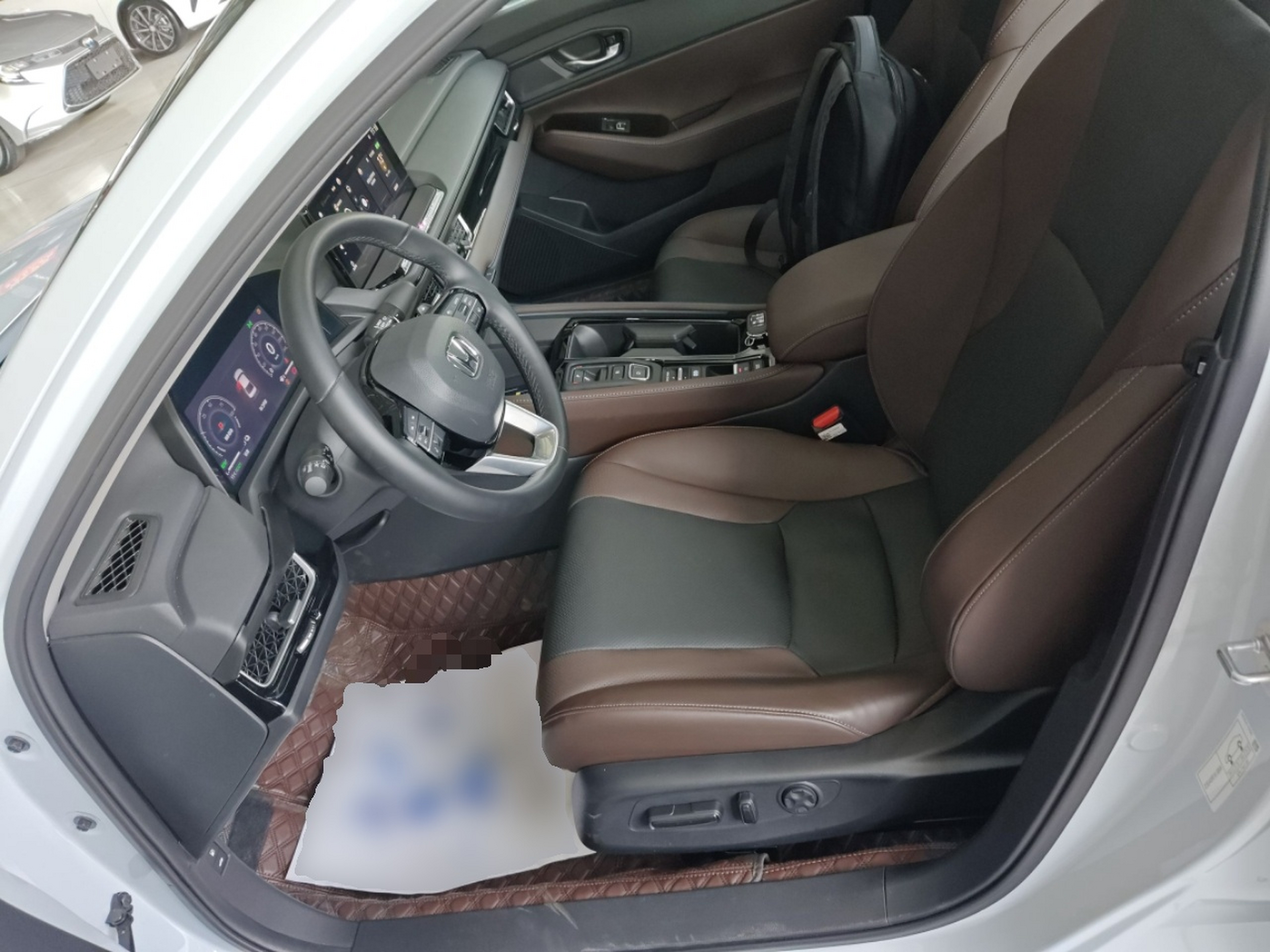 Переднее сиденье в автомобиле