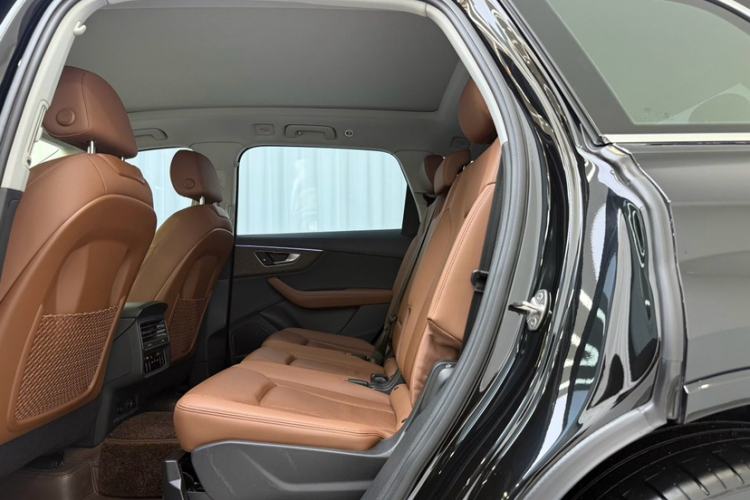 Used Audi Q7 2022 55 TFSI quattro S line Sport model
