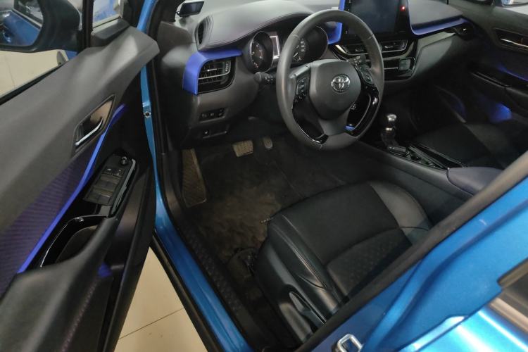 Used Toyota IZOA 2018 2.0L Yichi Version China VI Standard