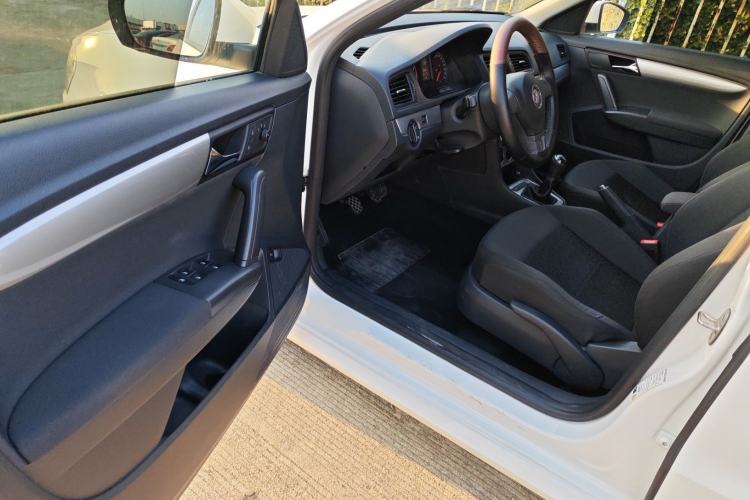 Used Volkswagen Lavida 2013 Revised Classic 1.6L Manual Fashion Edition
