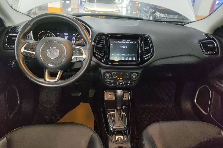 Used  Compass 2019 220T Automatic Family Edition
