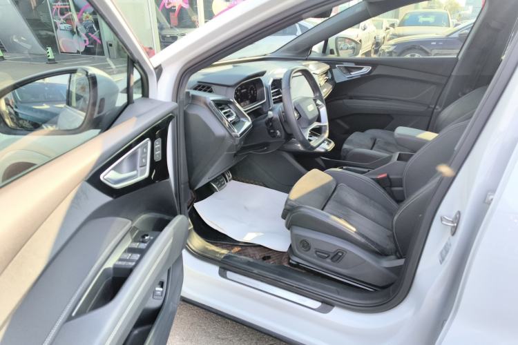 Used Audi Q4 e-tron 2022 50 e-tron quattro Visionary Edition
