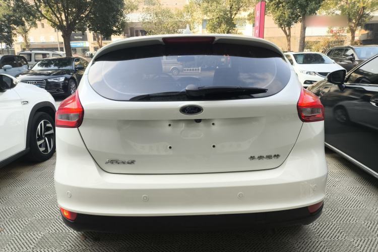 Used Ford Focus 2018 Hatchback Classic 1.6L Automatic Trendy SmartDrive Edition
