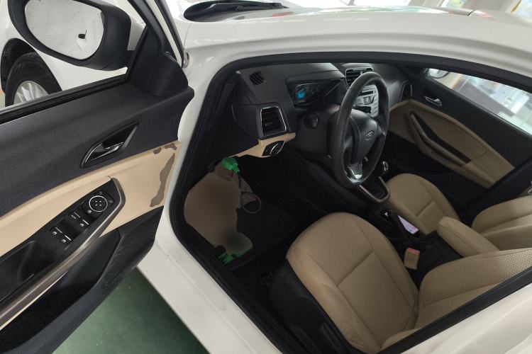 Used Ford Escort 2015 1.5L Manual Comfort Model
