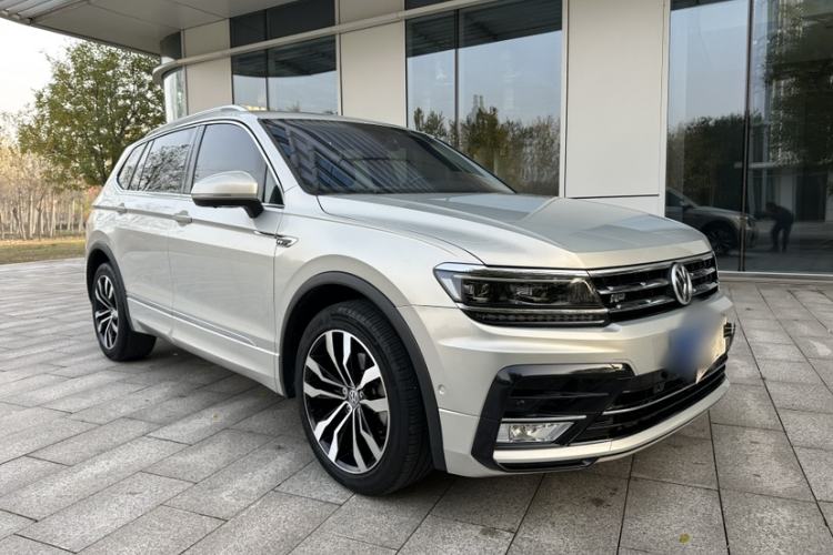 Used Volkswagen Tiguan L 2020 330TSI Automatic Two-Wheel Drive R-Line Flagship Version China VI Standard
