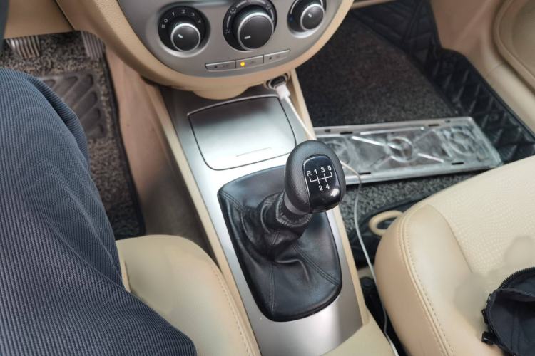 Used Buick Excelle 2013 1.5L Manual Classic Model
