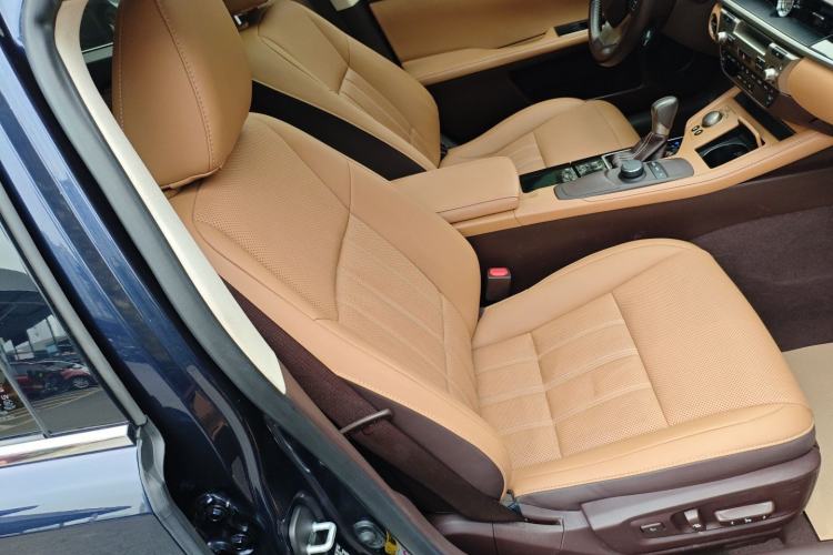 Used Lexus ES 2015 300h Comfort Edition
