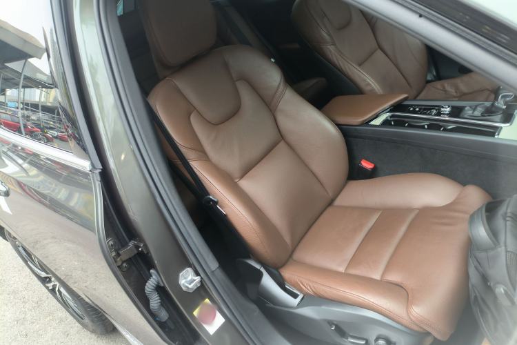 Used Volvo XC60 2019 T5 4x4 Zhiya Luxury Edition China V Standard
