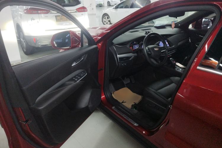 Used Cadillac XT4 2022 28T Two-Wheel-Drive Luxury Version
