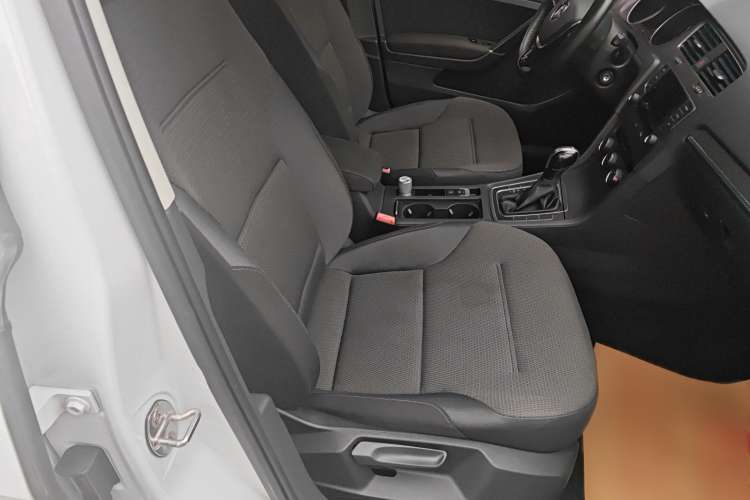 Used Volkswagen Golf 2016 230TSI Automatic Comfort Version
