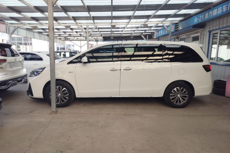 Used Buick GL8 2023 Facelifted Land Cruiser Executive Luxury Version