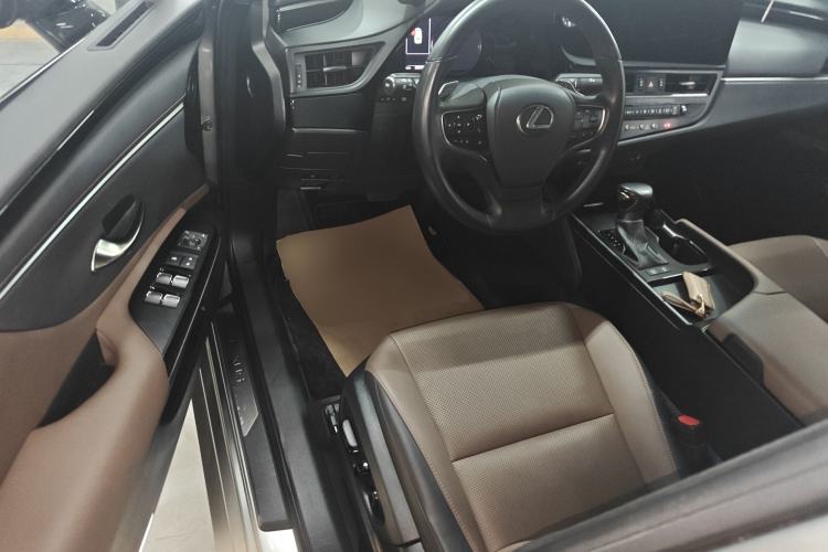 Used Lexus ES 2022 200 Excellence Edition
