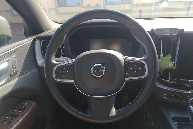 Used Volvo XC60 2021 T5 4x4 Smart Luxury Edition