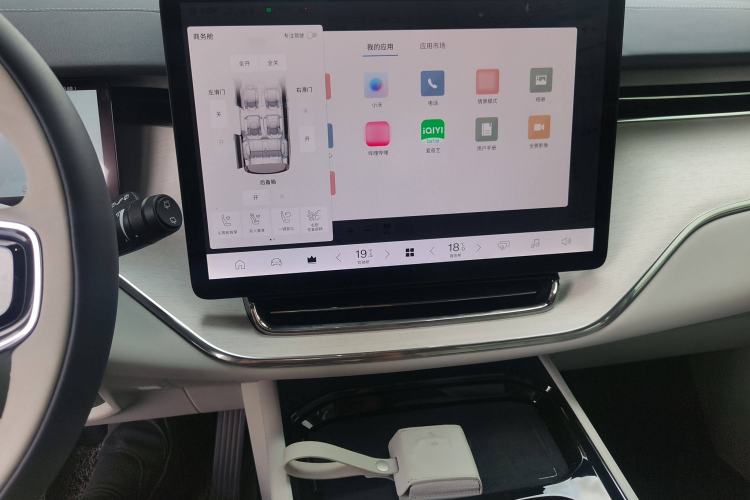 Used Volvo EM90 2025 Ultra Six-Seater
