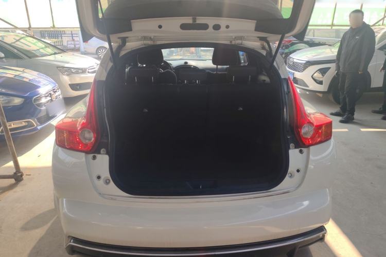 Used Infiniti ESQ 2014 1.6L Spontaneous Edition
