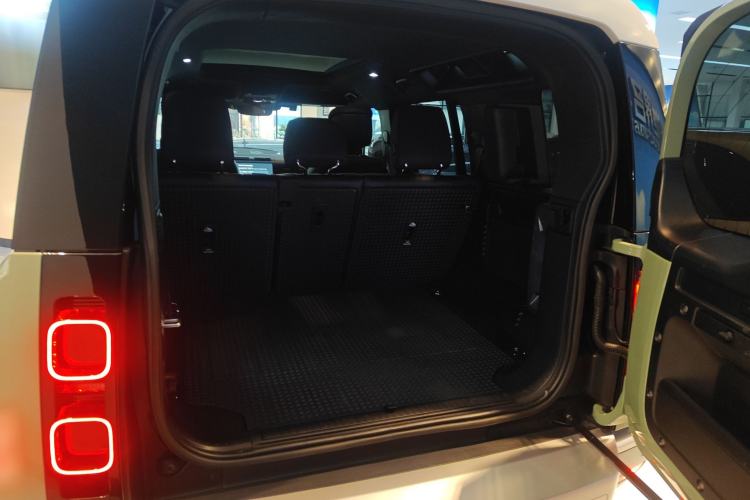 Used Land Rover Defender 2023 110 3.0T P400 75th Anniversary Legend Edition
