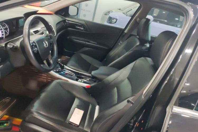 Used Honda Accord 2016 2.0L Luxury Edition
