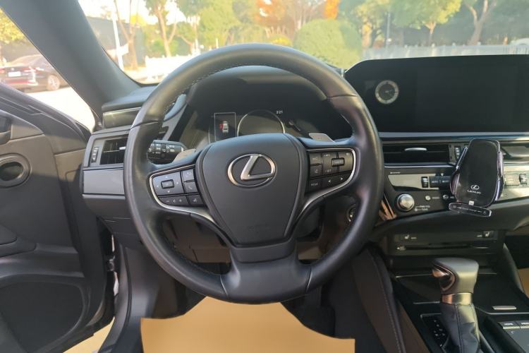 Used Lexus ES 2021 200 Excellence Edition
