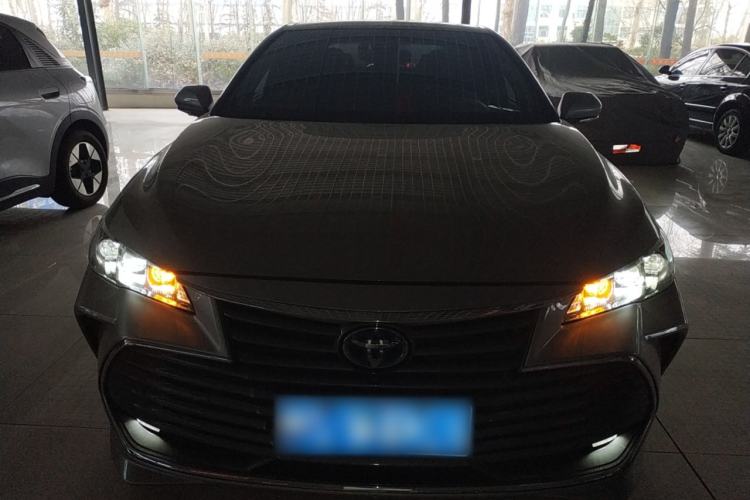 Used Toyota Avalon 2019 Dual-Engine 2.5L XLE Prestige Version China VI Standard
