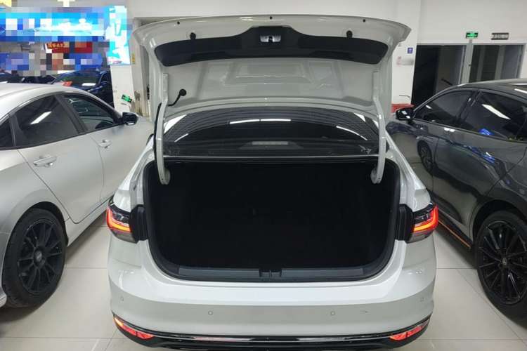 Used Volkswagen Lavida 2023 New Sharp 1.5L Automatic Outstanding New Vision Edition
