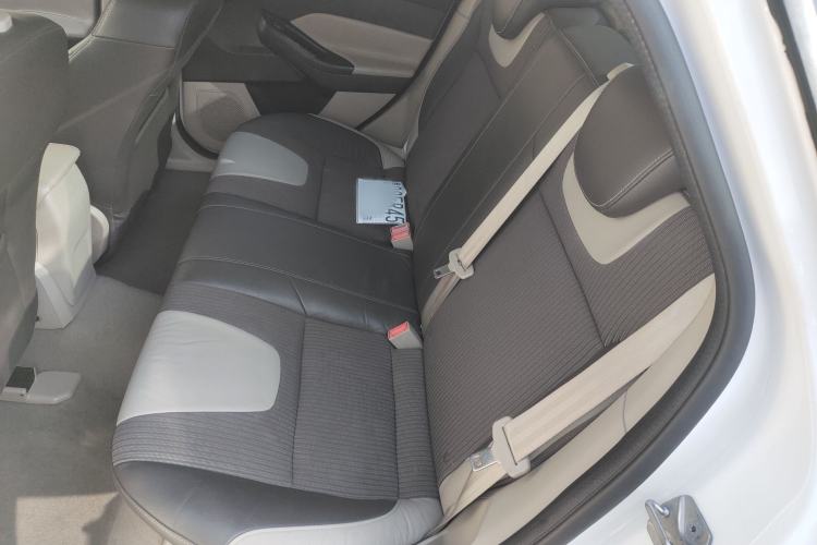 Used Ford Focus 2012 Sedan 1.6L Automatic Fashion Edition
