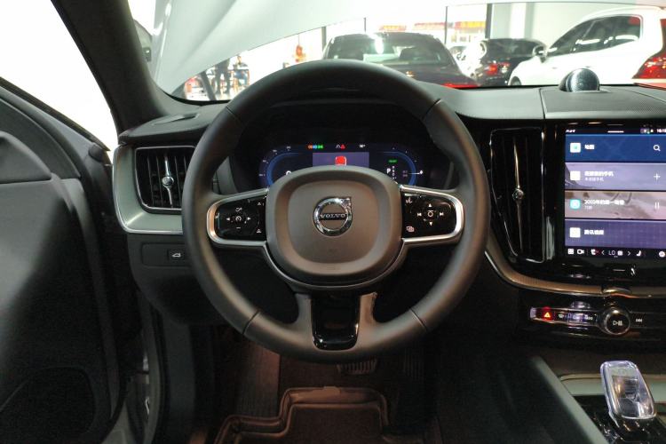 Used Volvo XC60 New Energy 2025 Plug-in Hybrid Long-Range All-Wheel Drive Zhiyuan Sport Edition
