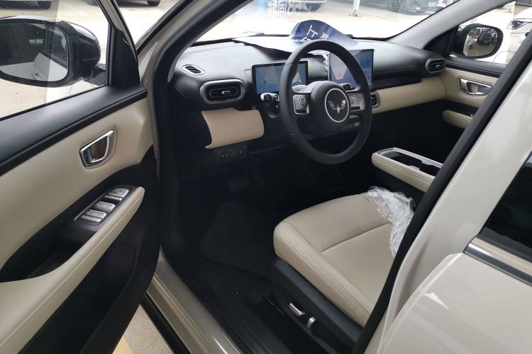 Used Wuling Bingo PLUS 2024 330 km Range Five-Seater Version
