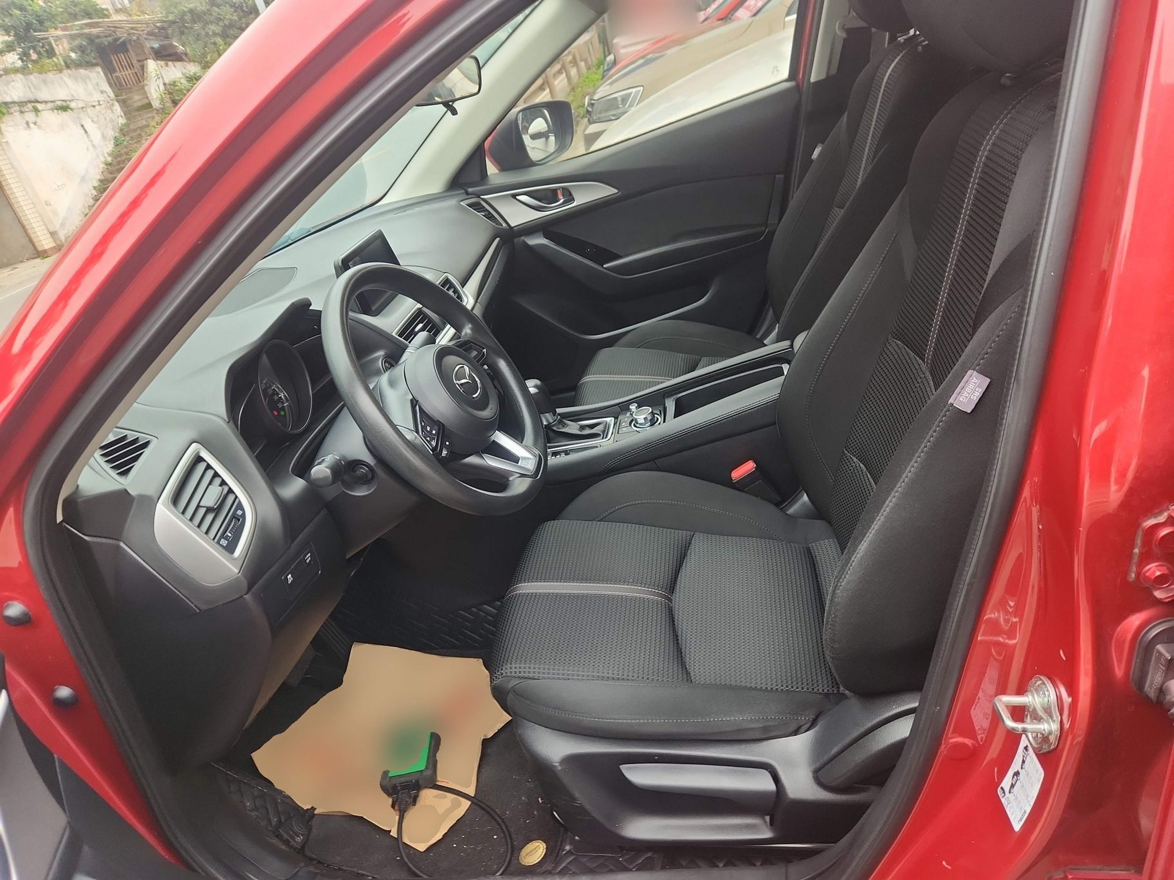 Переднее сиденье в автомобиле